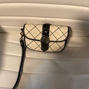 New without tags Dooney and Bourke wristlet